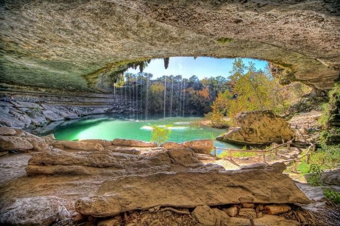 Красивейшее озеро Hamilton Pool