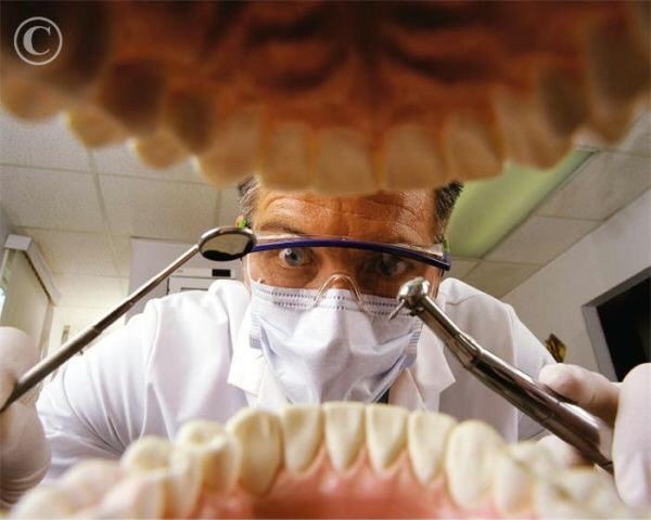 В Петербурге завели дело на стоматолога, вырвавшую 22 здоровых зуба