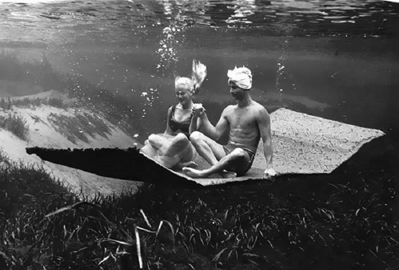 Снимки девушек под водой.Сложно поверить, но эти фотографии были сняты в 1938 году