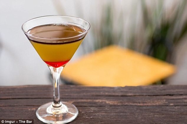 Этот коктейль называется Арагог. Его придумал Ромео Паломарес, главный бармен в баре Luciferina в Мехико, и в состав этого напитка входит яд тарантула