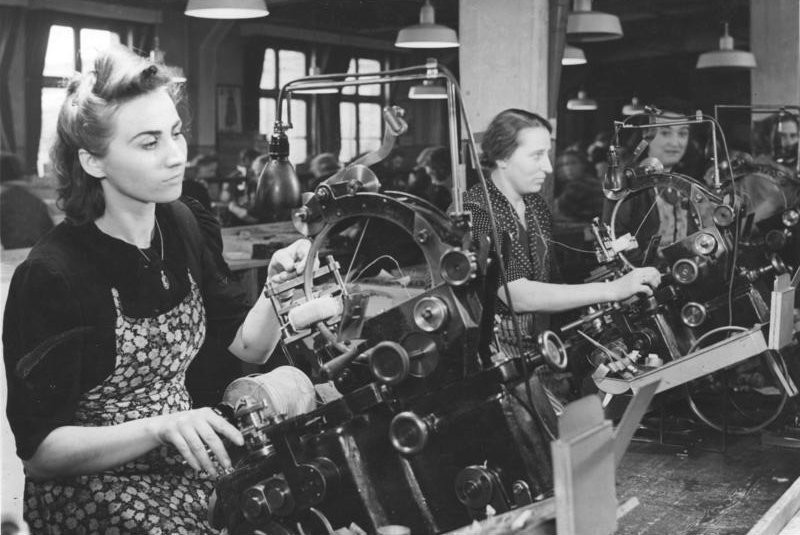 28. Француженка на принудительной фабричной работе, Берлин, 1943 г.