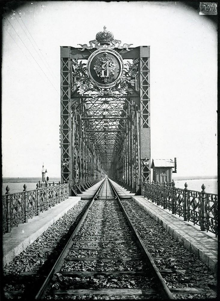 Александровский мост через Волгу в Сызрани. 1894 г.