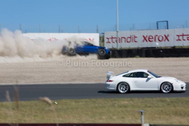 Заряженный универсал Mercedes взлетел в воздух на треке