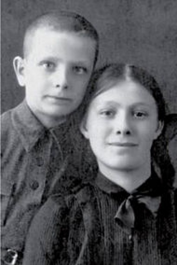 Юрий и Галина, Алма - Ата 1942 год