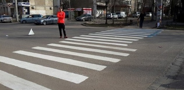 Пешеходный переход в России больше похож на смертельный квест