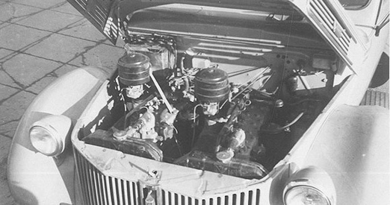 В данном случае запихнули новые (1941 г.) рядные фордовские "шестерки" 3,7 л 90 л.с. под расширенный капот бывшей модели  тоже 1941 года.