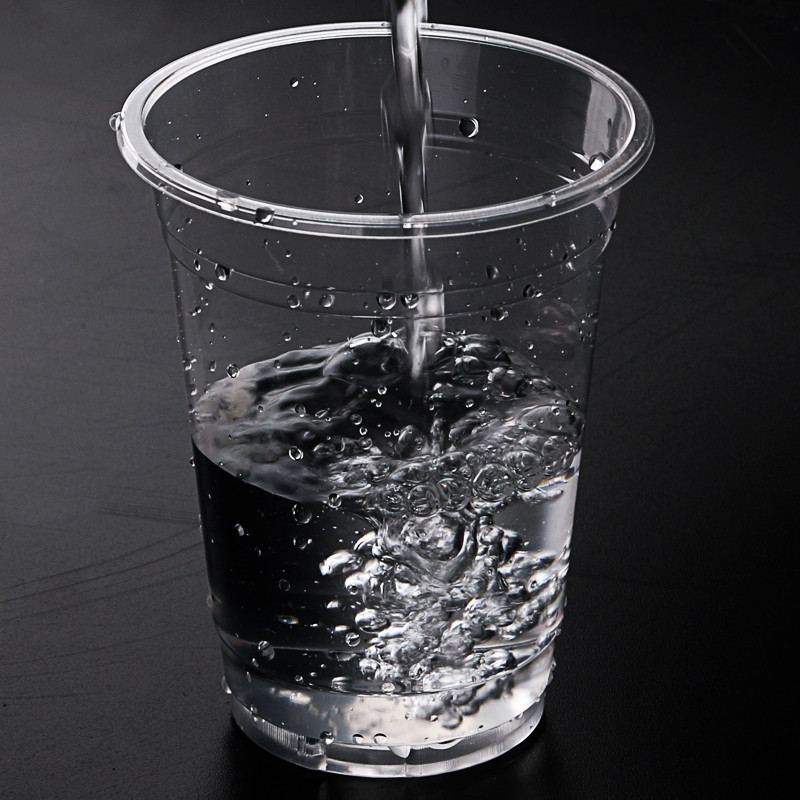 Несколько капель воды, оставленной Элвисом Пресли в стакане после концерта в Северной Каролине ориентировочно в 1977 году, продали на аукционе за 455 долларов