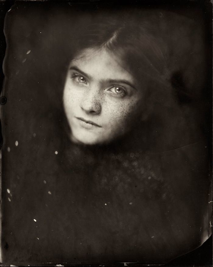Мрачные портреты детей, созданные в технике XIX века