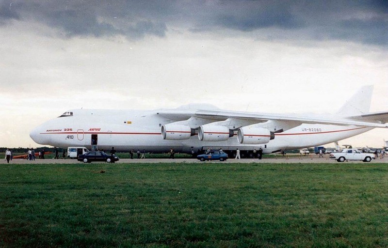 Полномасштабные испытания самолета Ан-225 были прерваны из-за отсутствия финансирования в начале 90-х годов (последний полет самолета состоялся весной 1994 года).