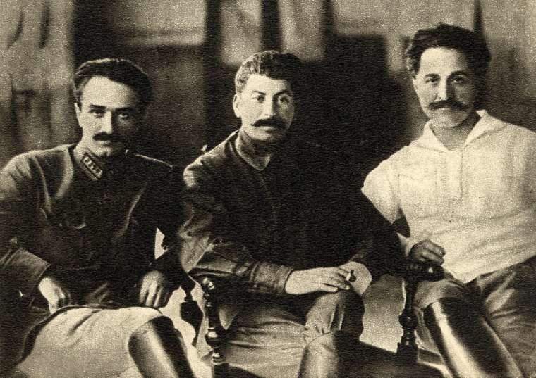  Анастас Микоян, Иосиф Сталин и Григорий Орджоникидзе, 1924 год 