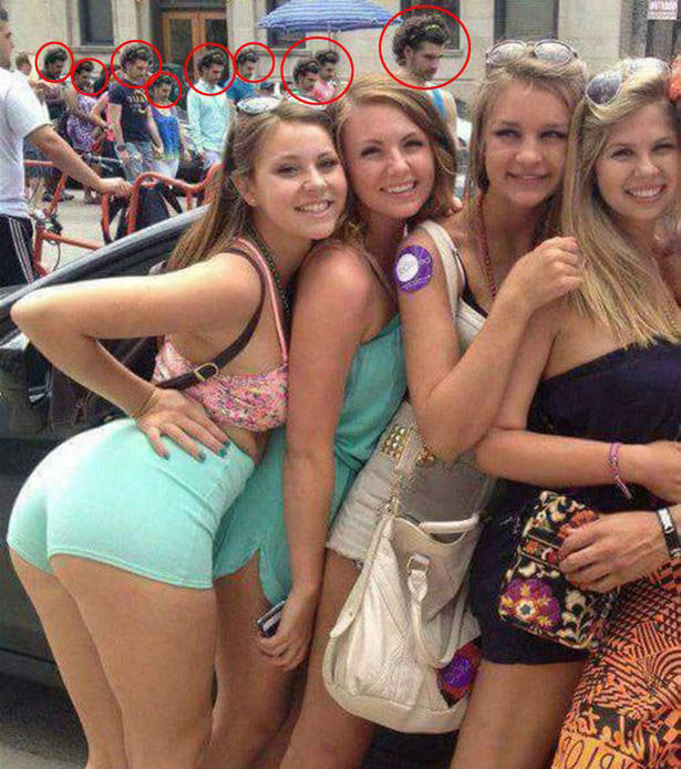 А вы сможете сказать, что не так на этом фото четырех девушек?