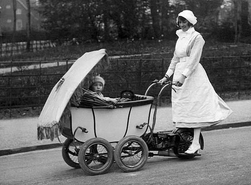 14. Моторизованная детская коляска, 1923 .
