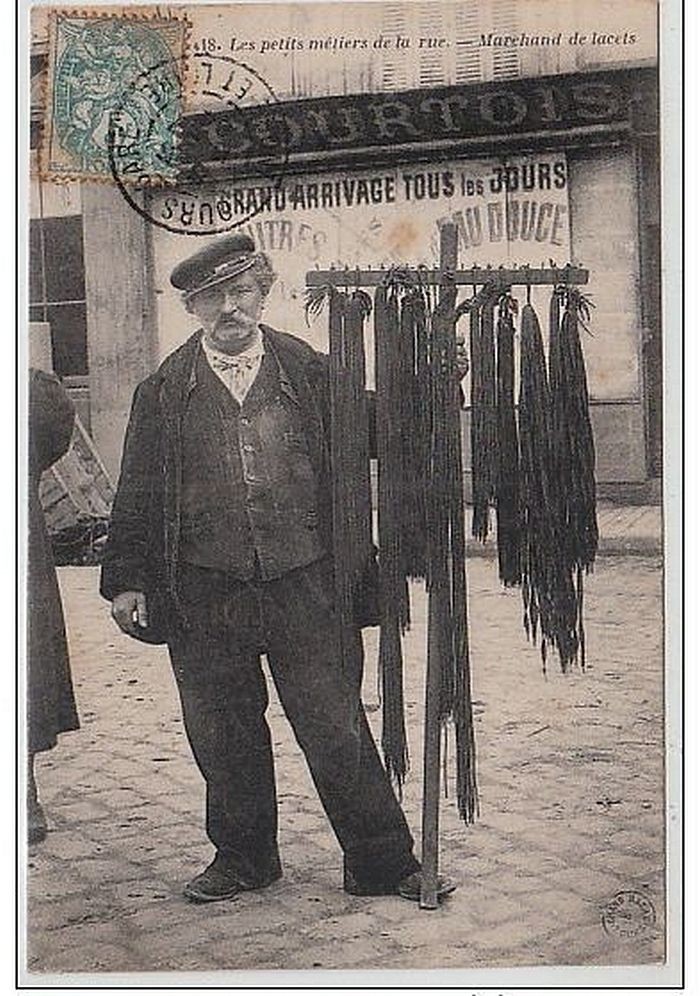 37. Уличные торговцы - продавец шнурков. 1910.