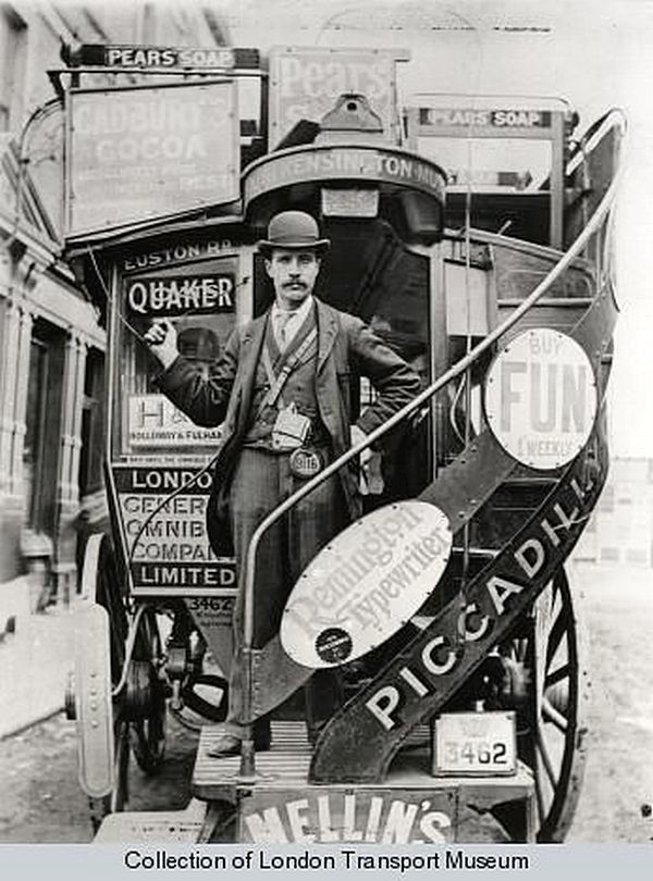 4. London General Omnibus Corporation.  Кондуктор  на посадочном платформе автобуса. 1895-1905.