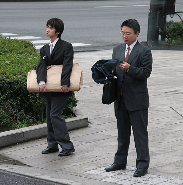 5. В Японии работодатель солидно увеличивает зарплату сотрудника, если тот имеет возможность работать дома. Этим работодатель экономит на дорогих офисных помещениях и оснащении рабочего места.