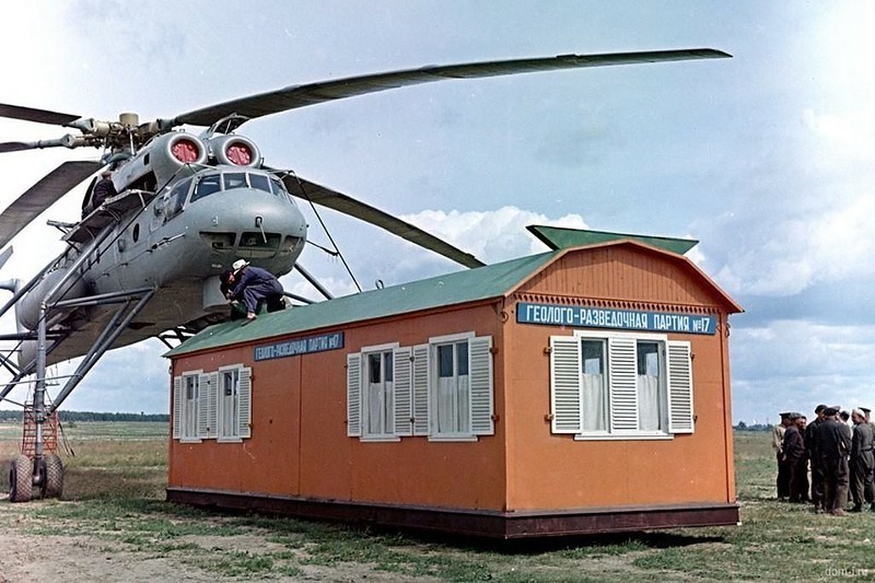Вертолёт-кран Ми-10 на показе авиатехники в Домодедово; август 1967-го года