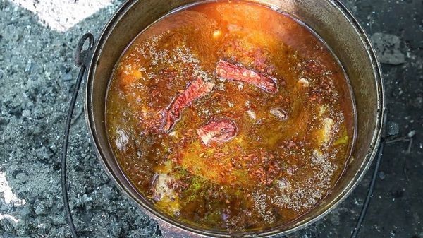 Если вы предпочитаете острый вкус еды, то на этом этапе можно добавить сушенный острый перец.