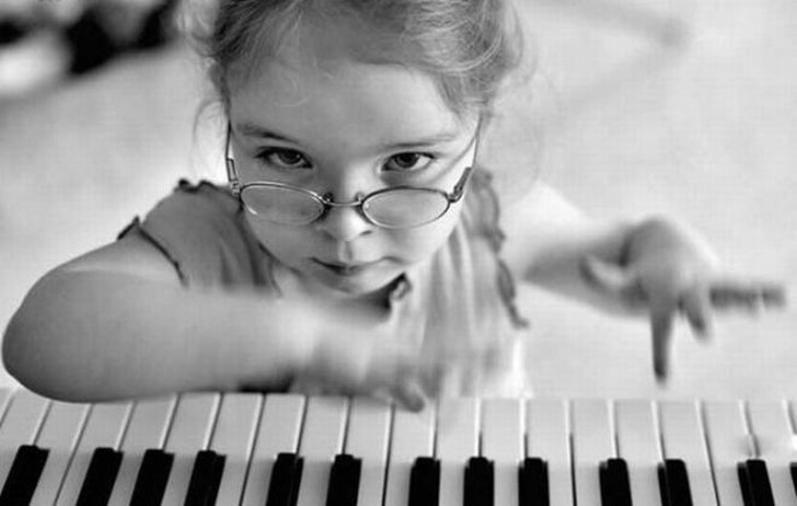 Девочка за Пианино