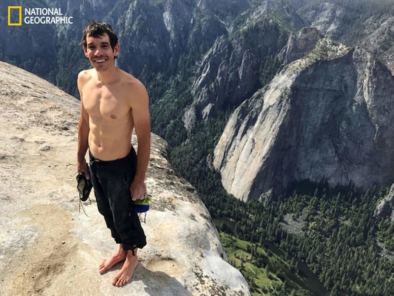 31-летний Алекс Хоннольд стал первым человеком, покорившим гору Эль-Капитан без страховки 