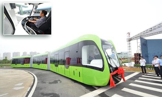 В Китае тестируют первый безрельсовый "поезд будущего"
