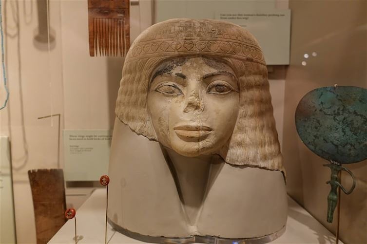 3000-летний древнеегипетский бюст с лицом Майкла Джексона