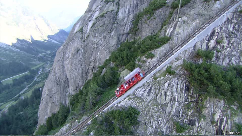 Зубчатая железная дорога в горах Швейцарии