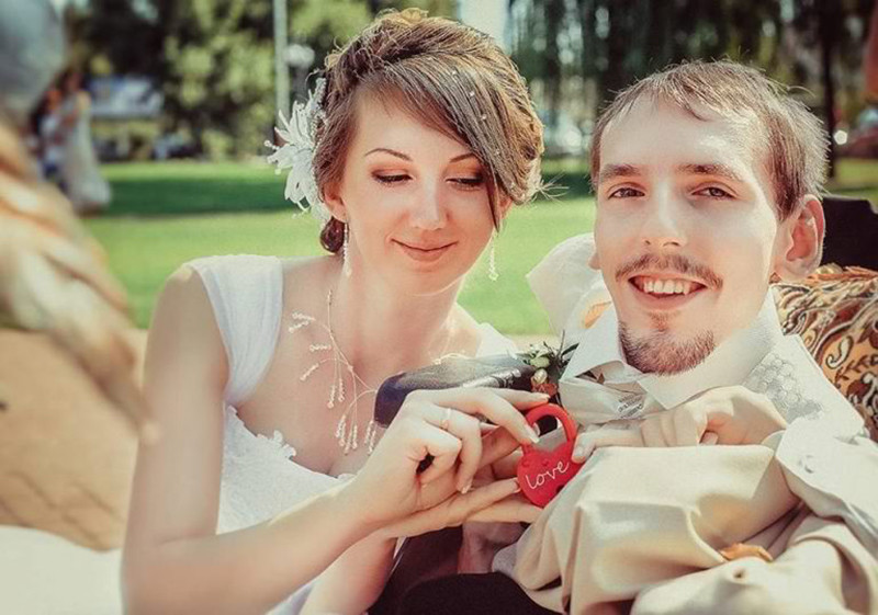 Вдохновляющая история о девушке, переехавшей в Россию, чтобы выйти замуж за инвалида