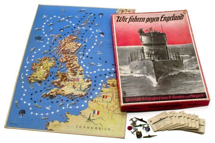Игра Wir fahren gegen England («Мы идем на Англию»), в которой дети контролировали британскую береговую линию с помощью самолетов и подводных лодок, 1939 год.