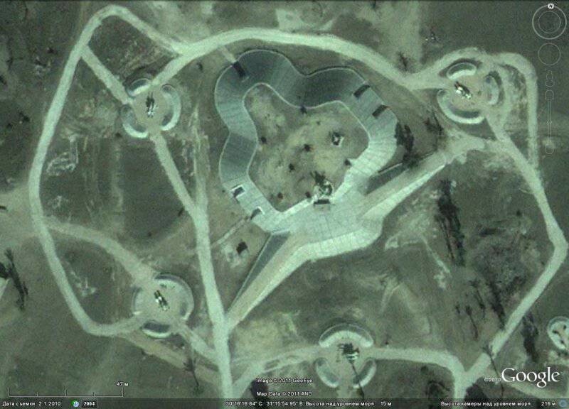 Спутниковый снимок Google Earth: ЗРК С-125 ПВО Египта, ПУ старого двухбалочного типа