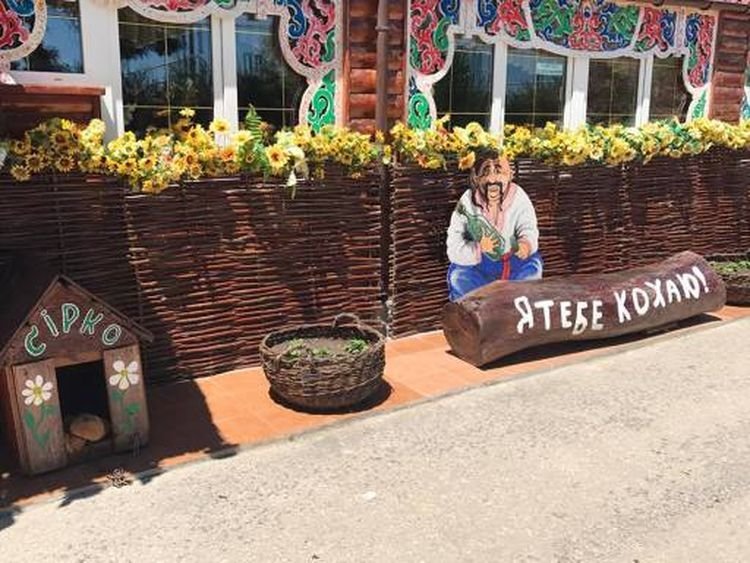 Крым. Украина ещё не вышла, Россия толком не вошла