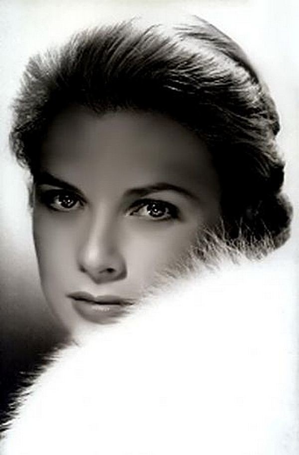 38. Грейс  Ке́лли  — американская актриса, с 1956 года — супруга князя Монако Ренье III, 10-я княгиня Монако, мать ныне правящего князя Альбера II.