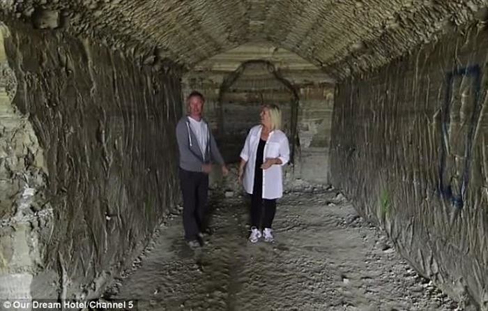 Эта пара превратила испанские пещеры в отель мечты, потратив 100 тысяч евро