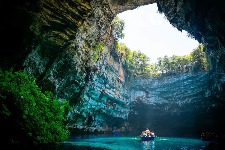 Пещера Melissani, Греция.