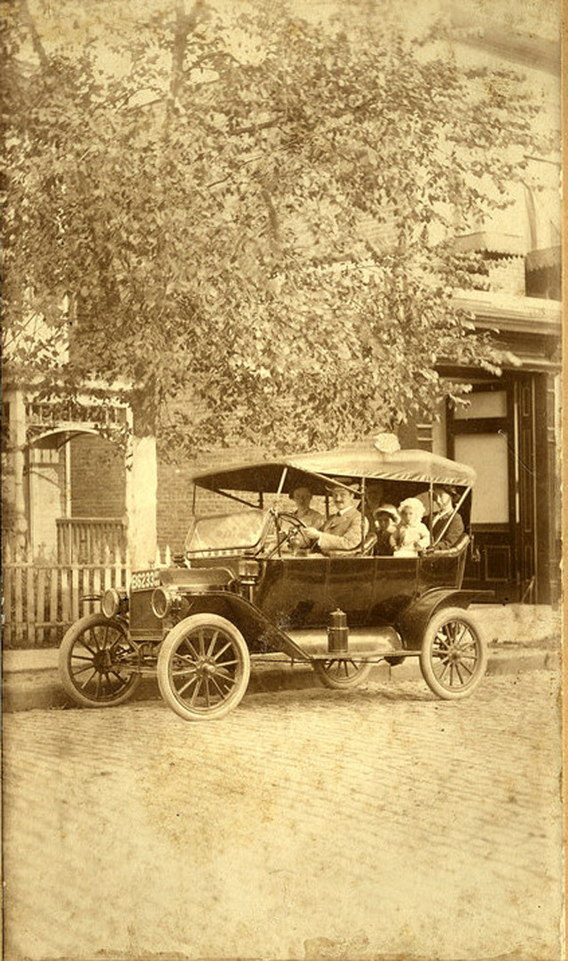 Семья в Ford Model T, Нью-Йорк, 1913