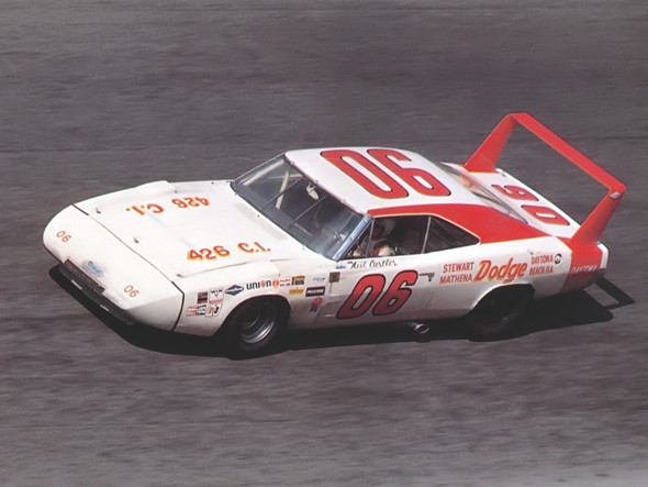 Гоночный Plymouth Superbird NASCAR