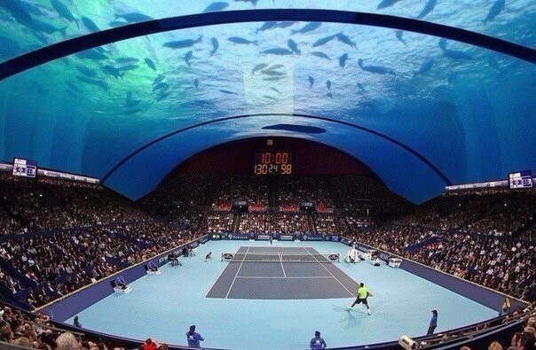 Подводный теннисный корт в Дубае.