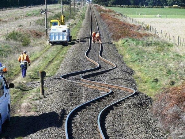 Железнодорожные рельсы в Новой Зеландии после землетрясения 2010 года