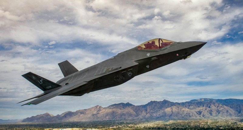 Как фанера над Парижем: F-35 «сенсационно опозорился» в Ле-Бурже