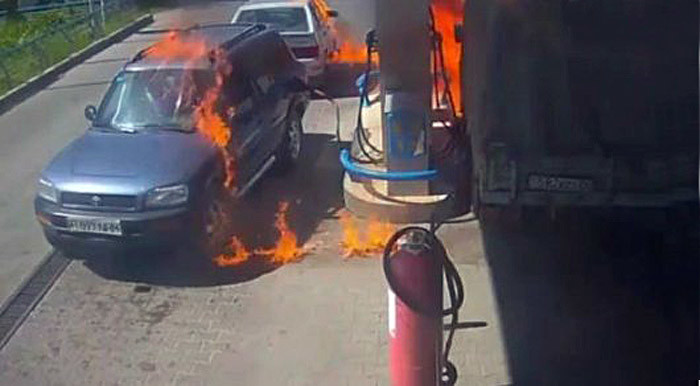 В Казахстане водитель Газели устроил пожар на АЗС