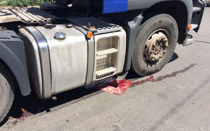 В Саратове грузовик насмерть сбил старушку
