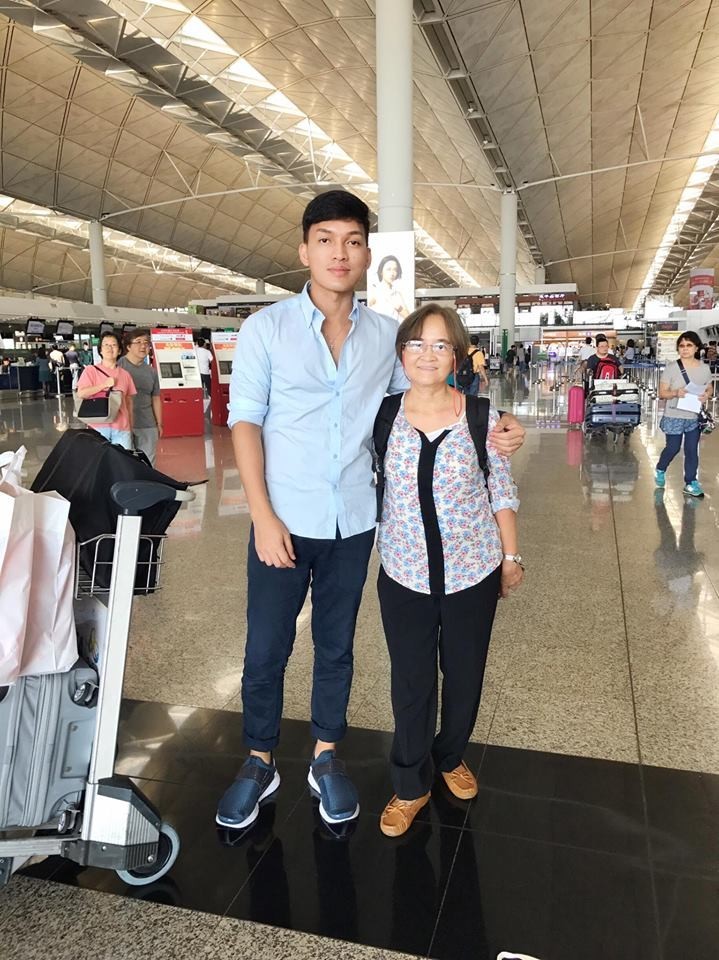 Сын отблагодарил мать за тяжелые 20 лет работы прислугой, взяв ее в тур по странам Азии