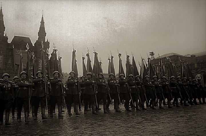 Торжественный марш сводного полка одного из фронтов на Параде Победы.