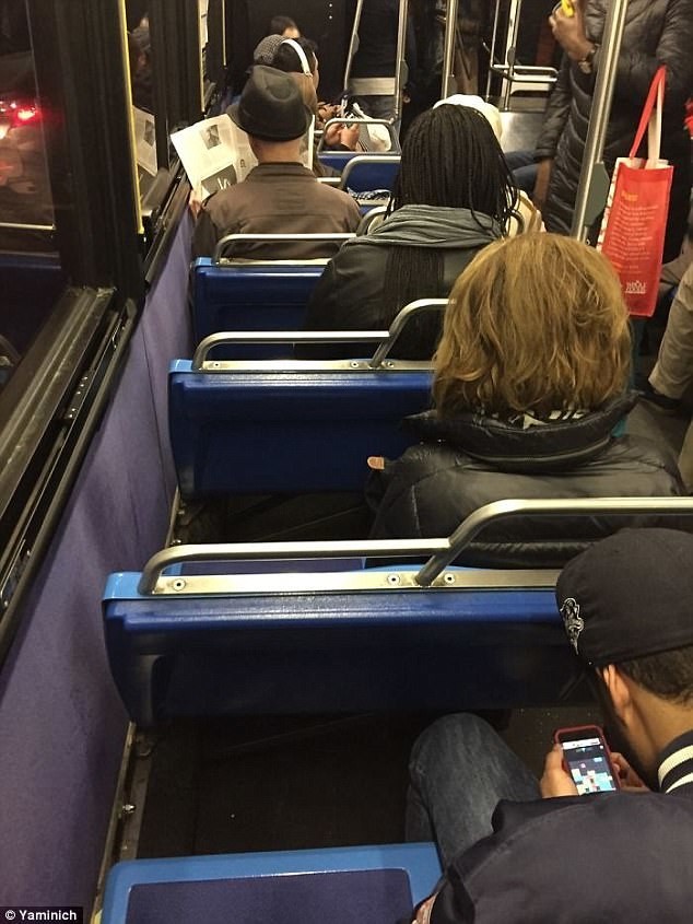 Раздражают пассажиры, которые в одиночку занимают два сиденья