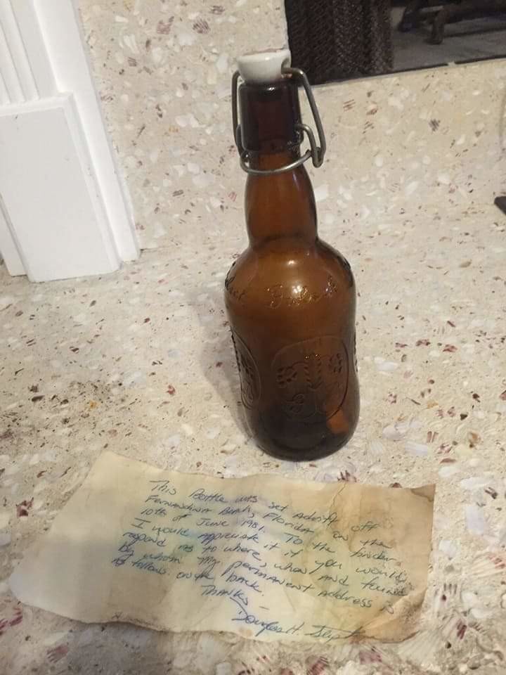 Послание в бутылке нашло адресата спустя 36 лет