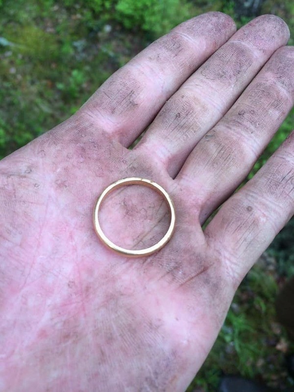 Петербуржец ищет владельца обручального кольца, которое он нашел на Кубенском острове