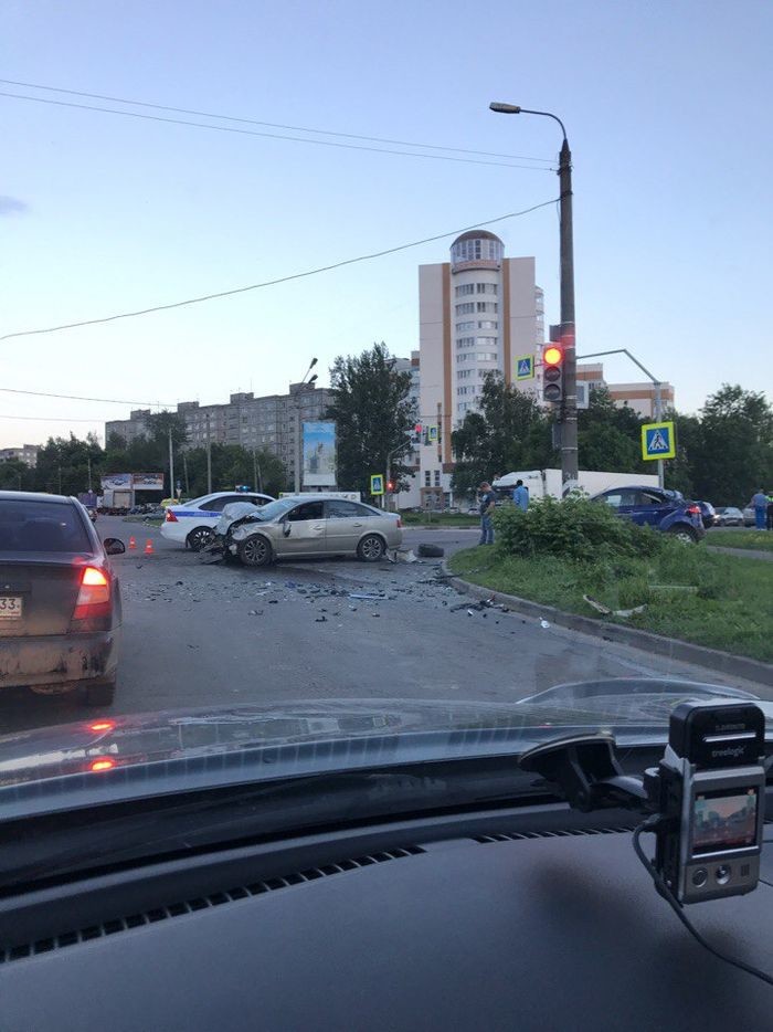 Водитель Форда устроил серьезное ДТП во Владимире