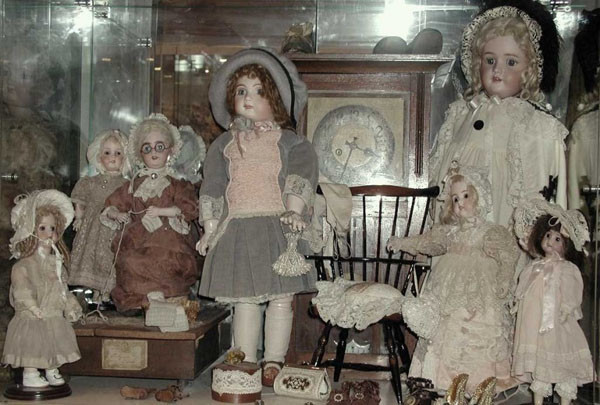 Где живут антикварные куклы