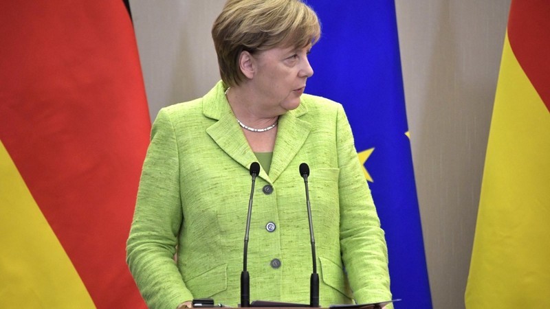Меркель проголосовала против браков содомитов