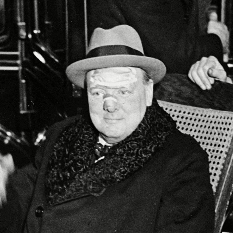 3 ноября 1931 года, в машину Черчилля врезается таксист