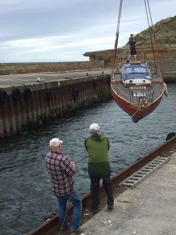 Шотландец 5 лет ремонтировал раритетную лодку, но она затонула при первой возможности